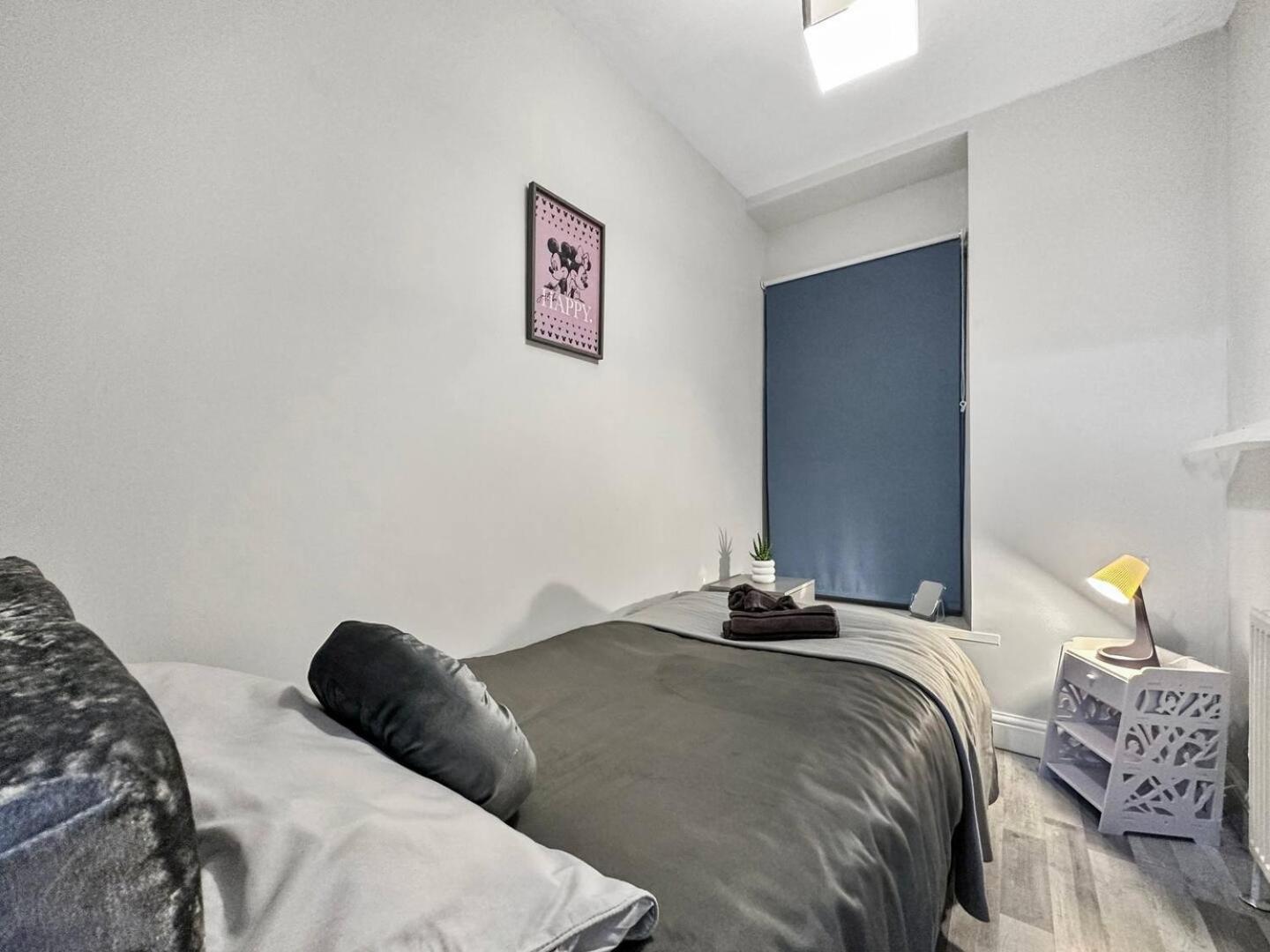 3 Bed Home In Tonypandy With Balcony View Room Llwynypia Kültér fotó
