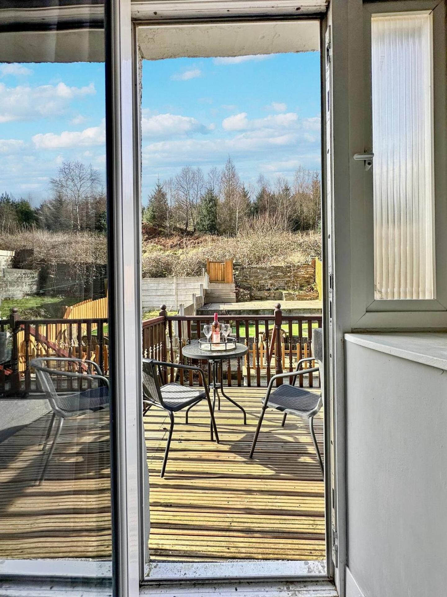 3 Bed Home In Tonypandy With Balcony View Room Llwynypia Kültér fotó
